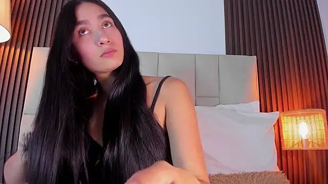 Nicolqueen  online show from April 23, 2026, 11:20 am