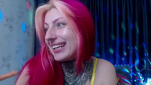 Snapshot of Nina_Blum_ chatting on October 27, 2025, 6:28 am Nina Blum online show from October 27, 2025, 6:28 am