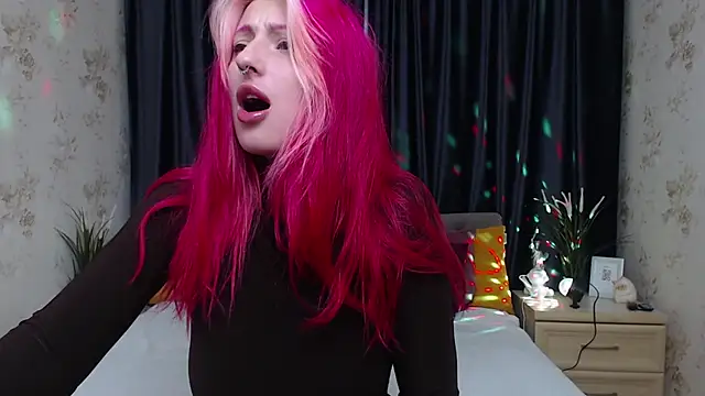 Snapshot of Nina_Blum_ chatting on November 6, 2025, 6:14 am Nina Blum online show from November 6, 2025, 6:14 am