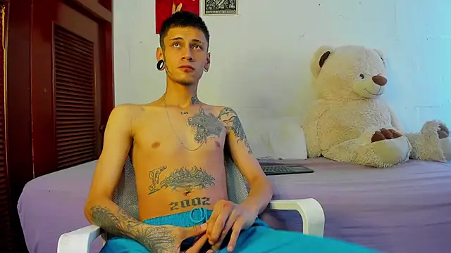 Snapshot of cold_snow013 chatting on October 19, 2025, 11:11 am cold snow013 online show from October 19, 2025, 11:11 am