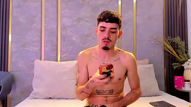 Snapshot of NikoStone_ chatting on October 15, 2025, 4:12 am NikoStone online show from October 15, 2025, 4:12 am