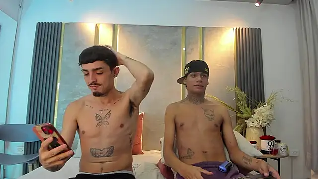 Snapshot of NikoStone_ chatting on November 19, 2025, 5:07 am NikoStone online show from November 19, 2025, 5:07 am