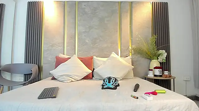 NikoStone  online show from June 11, 2026, 1:49 am