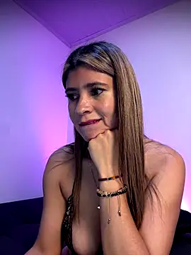 Snapshot of Skarlett_12_ chatting on October 4, 2025, 10:57 am Skarlett 12 online show from October 4, 2025, 10:57 am