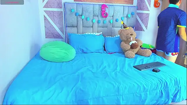 Snapshot of christopher_Hot chatting on March 27, 2026, 11:59 pm christopher Hot online show from March 27, 2026, 11:59 pm