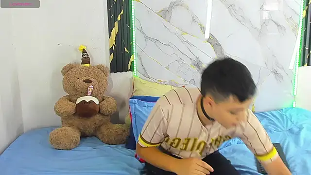 christopher Hot online show from July 9, 2026, 6:12 pm