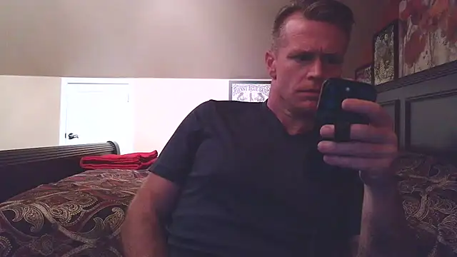 DILFiGuess11 online show from June 25, 2026, 4:23 am