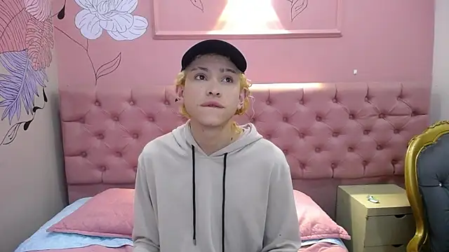 Snapshot of Aaron_Fordd chatting on November 24, 2025, 11:32 am Aaron Fordd online show from November 24, 2025, 11:32 am