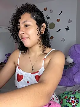 Snapshot of ViolettaMiller_ chatting on October 18, 2025, 1:30 am ViolettaMiller online show from October 18, 2025, 1:30 am