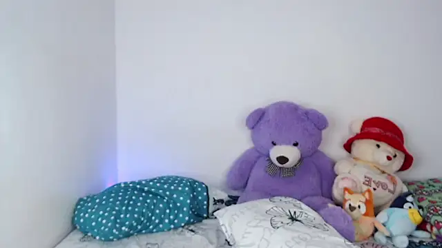 ViolettaMiller  online show from February 5, 2026, 1:16 pm