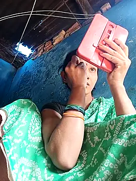 Jooli xx online show from October 17, 2025, 3:53 am