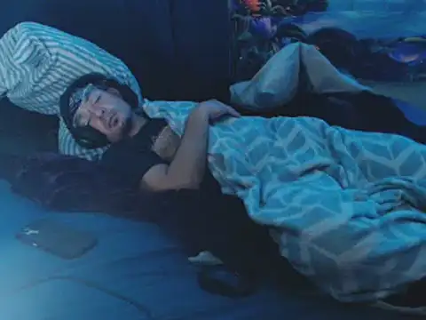 Snapshot of YoBlezz chatting on November 16, 2025, 9:09 pm YoBlezz online show from November 16, 2025, 9:09 pm