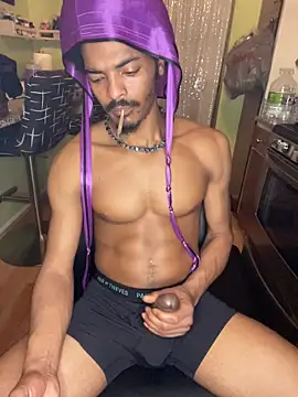 TRILLAHUNG online show from March 10, 2026, 4:28 am