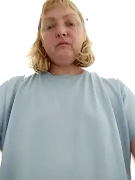 LiluLiluLilu online show from September 17, 2025, 6:42 pm