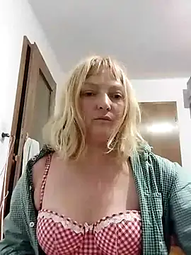 LiluLiluLilu online show from September 22, 2025, 7:05 pm