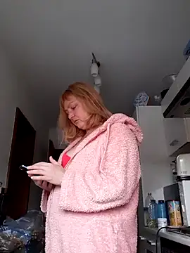 LiluLiluLilu online show from October 17, 2025, 7:22 am