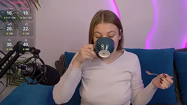 Snapshot of MelanieHenders chatting on September 15, 2025, 5:51 am MelanieHenders online show from September 15, 2025, 5:51 am