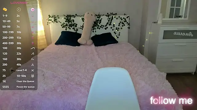 Snapshot of LightStar_18 chatting on September 18, 2025, 7:54 am LightStar 18 online show from September 18, 2025, 7:54 am