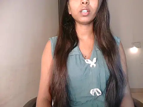 GlamGirl002 online show from January 7, 2026, 12:57 am