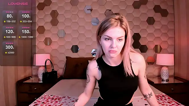 Snapshot of NaomiSol chatting on September 17, 2025, 7:37 pm NaomiSol online show from September 17, 2025, 7:37 pm