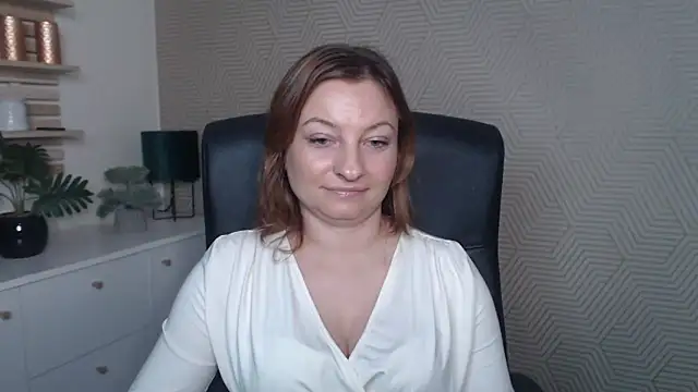 angelaSamt online show from November 15, 2025, 8:00 am