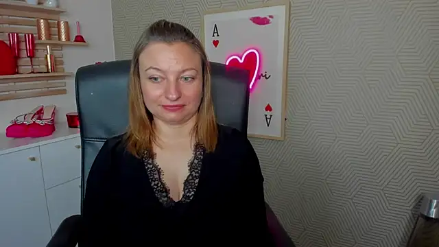 Snapshot of angelaSamt chatting on June 15, 2026, 5:53 am angelaSamt online show from June 15, 2026, 5:53 am