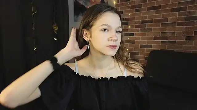 VelvetRisque online show from February 12, 2026, 6:19 am