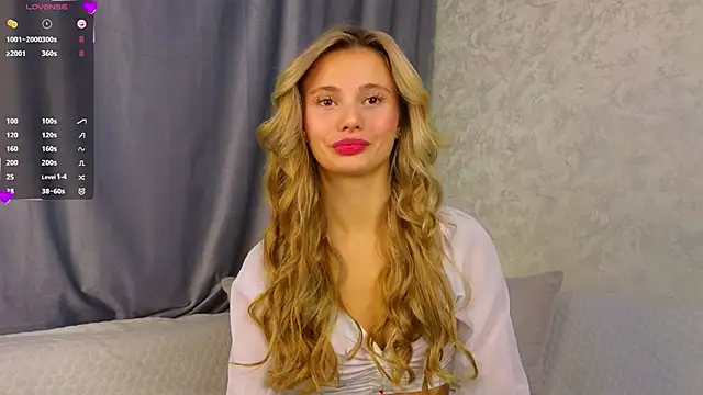 Snapshot of NaughtySeraphine chatting on November 17, 2025, 6:08 am NaughtySeraphine online show from November 17, 2025, 6:08 am