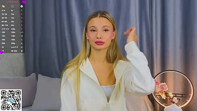 Snapshot of NaughtySeraphine chatting on December 2, 2025, 6:08 am NaughtySeraphine online show from December 2, 2025, 6:08 am