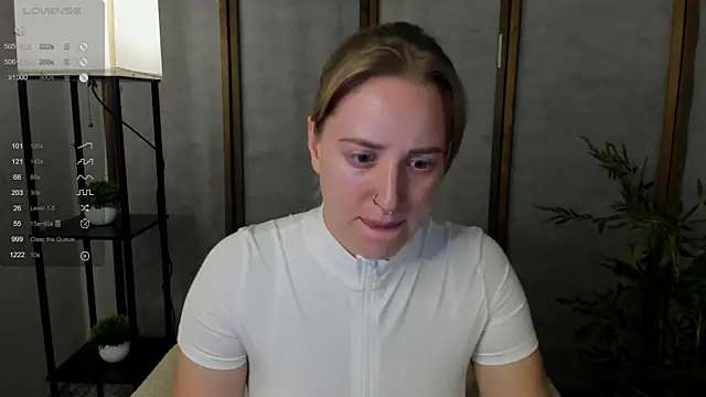 Snapshot of Alice_Cire chatting on October 10, 2025, 9:30 am Alice Cire online show from October 10, 2025, 9:30 am