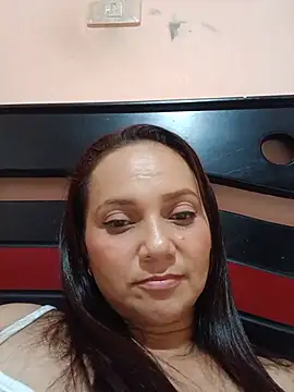 Snapshot of Amanda39 chatting on June 25, 2026, 5:23 am Amanda39 online show from June 25, 2026, 5:23 am
