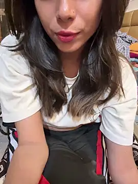 Snapshot of Romantic-jeeva chatting on October 16, 2025, 12:39 pm Romantic-jeeva online show from October 16, 2025, 12:39 pm