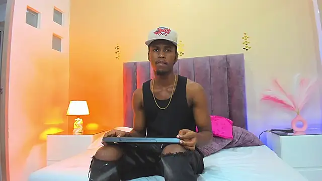 Snapshot of Kiaraa_y_Her_Crazy chatting on November 9, 2025, 5:50 am Kiaraa y Her Crazy online show from November 9, 2025, 5:50 am