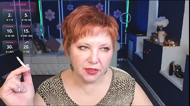 Kira Kenett online show from October 10, 2025, 11:20 am