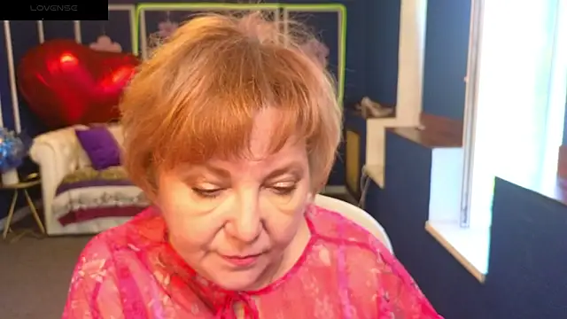 Snapshot of Kira_Kenett chatting on June 4, 2026, 5:35 am Kira Kenett online show from June 4, 2026, 5:35 am