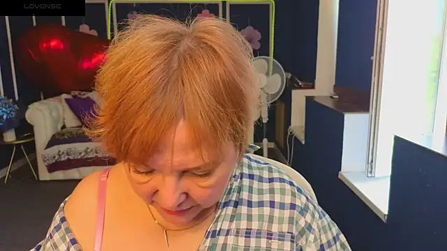 Snapshot of Kira_Kenett chatting on June 9, 2026, 6:14 am Kira Kenett online show from June 9, 2026, 6:14 am