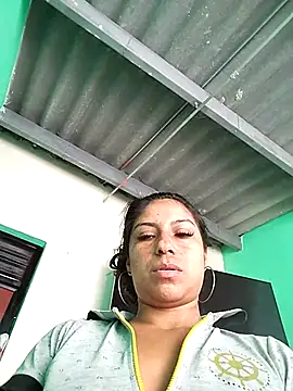 Snapshot of AnggelicaSwan21 chatting on September 30, 2025, 3:17 pm AnggelicaSwan21 online show from September 30, 2025, 3:17 pm