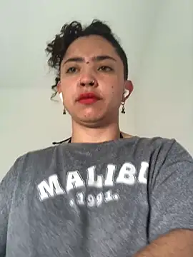 Snapshot of Paris_11 chatting on October 16, 2025, 2:51 pm Paris 11 online show from October 16, 2025, 2:51 pm