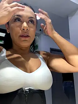 Snapshot of TiffanyyLam chatting on October 1, 2025, 11:27 am TiffanyyLam online show from October 1, 2025, 11:27 am