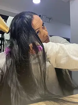 Snapshot of TiffanyyLam chatting on October 8, 2025, 11:19 am TiffanyyLam online show from October 8, 2025, 11:19 am