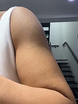 Snapshot of TiffanyyLam chatting on October 18, 2025, 10:49 am TiffanyyLam online show from October 18, 2025, 10:49 am