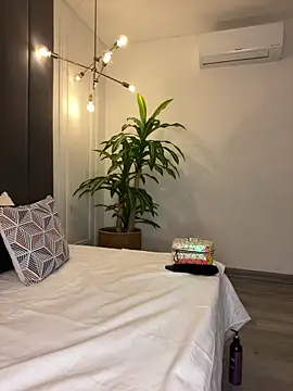 Snapshot of TiffanyyLam chatting on October 19, 2025, 3:01 pm TiffanyyLam online show from October 19, 2025, 3:01 pm