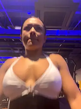 Snapshot of TiffanyyLam chatting on October 24, 2025, 10:11 am TiffanyyLam online show from October 24, 2025, 10:11 am