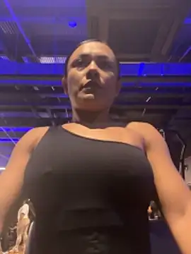 Snapshot of TiffanyyLam chatting on October 28, 2025, 10:19 am TiffanyyLam online show from October 28, 2025, 10:19 am