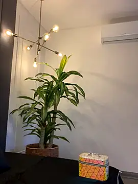 Snapshot of TiffanyyLam chatting on October 30, 2025, 11:11 am TiffanyyLam online show from October 30, 2025, 11:11 am