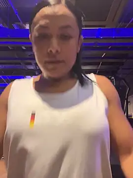 Snapshot of TiffanyyLam chatting on November 5, 2025, 10:37 am TiffanyyLam online show from November 5, 2025, 10:37 am