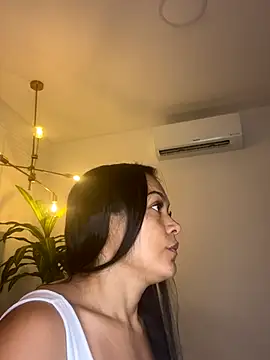 Snapshot of TiffanyyLam chatting on December 16, 2025, 11:37 am TiffanyyLam online show from December 16, 2025, 11:37 am