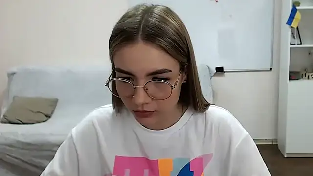 Snapshot of aSingleOne chatting on November 5, 2025, 7:14 pm aSingleOne online show from November 5, 2025, 7:14 pm