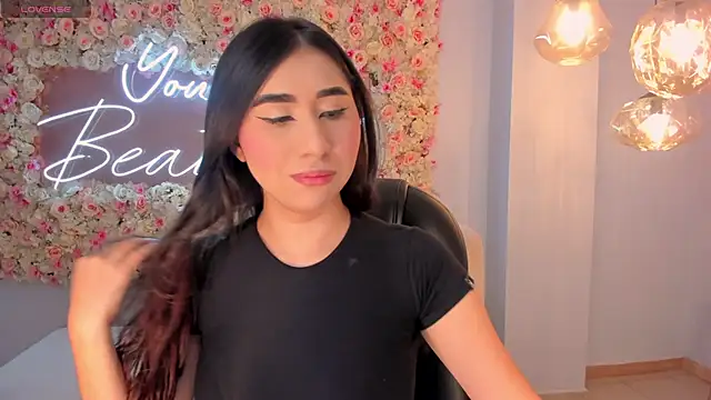 MayaMoretti  online show from October 23, 2025, 3:39 am