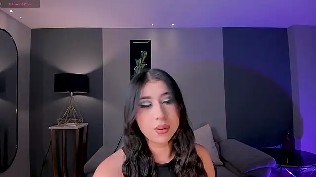 Snapshot of MayaMoretti_ chatting on May 13, 2026, 7:55 pm MayaMoretti online show from May 13, 2026, 7:55 pm